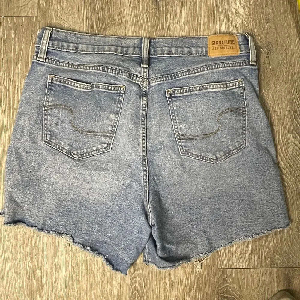 Levis Signature High Rise Shorts Size 14 Light Wash Pockets Belt Loops Pocket - Picture 2 of 5